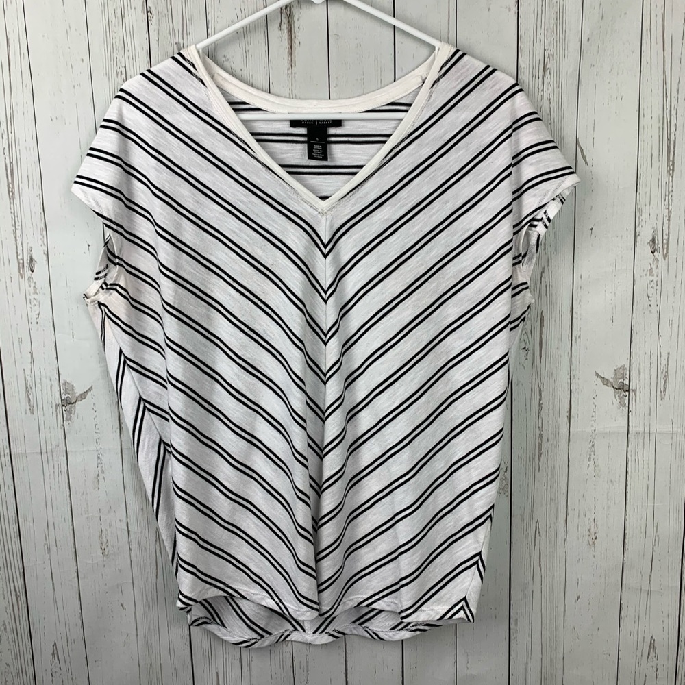 WHITE HOUSE BLACK MARKET | Dolman short sleeve